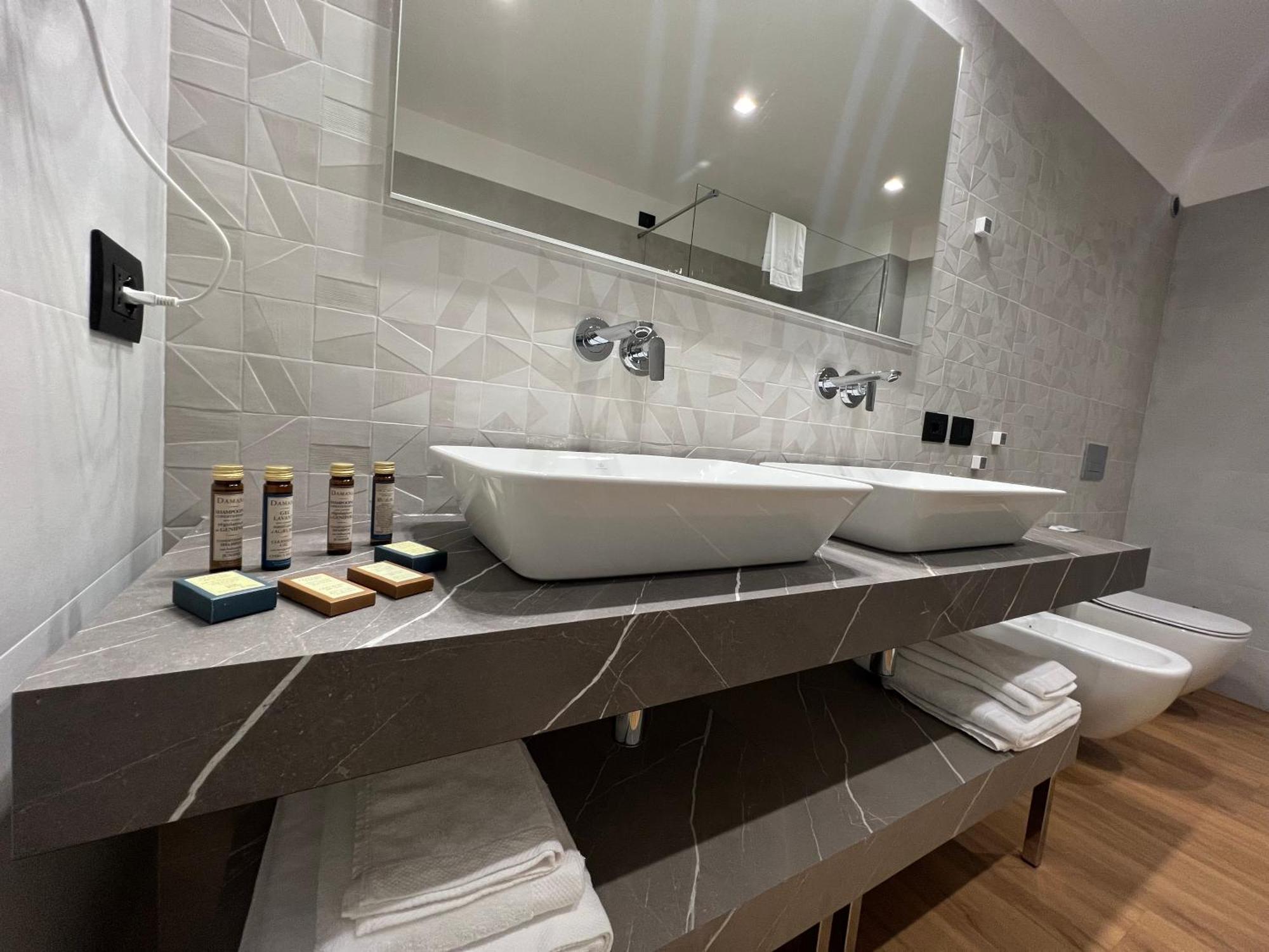 Roccaregina Hotel شاكا المظهر الخارجي الصورة